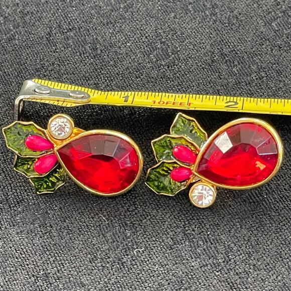 Vintage Avon Clip On Earrings Ruby Red Teardrop Green Enamel Holly Berry - Picture 3 of 13